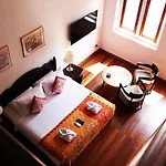 Heeren Straits Hotel