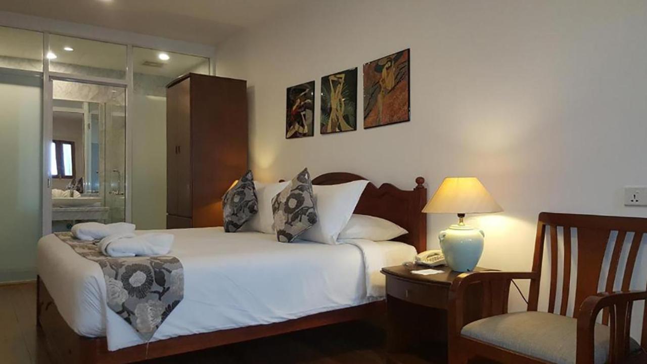 Hotel Heeren Straits 4*